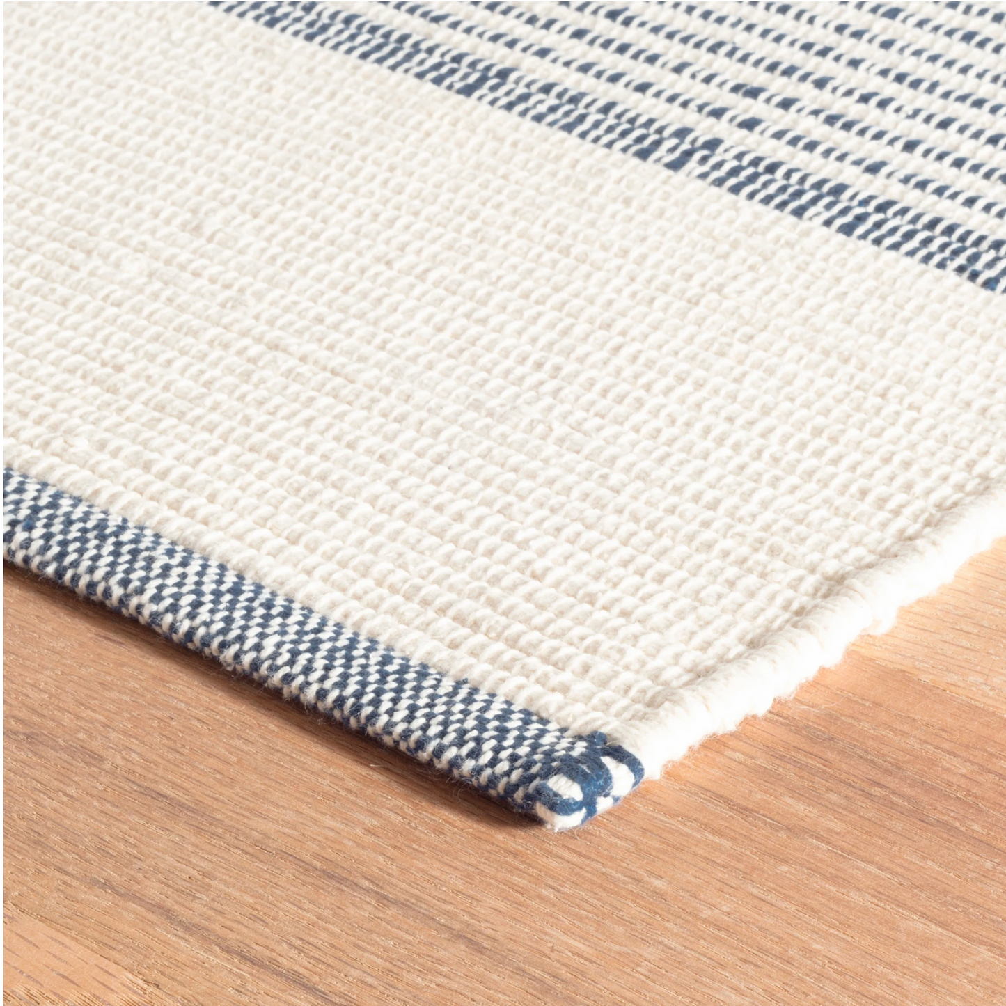 La Mirada Navy/Natural Woven Rug (2'x3')